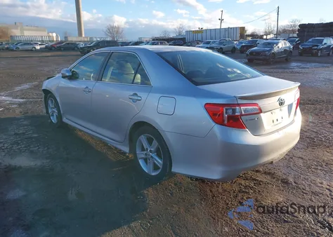 2012 Toyota Camry Se z USA, uszkodzony, nr VIN 4T1BF1FK0CU047124